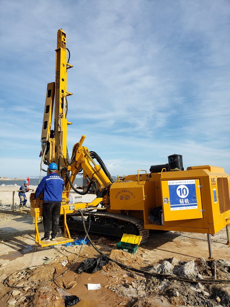 QS-320 crawler hydraulic pipe shed drilling rig QS-320 crawler hydraulic pipe shed drilling rig